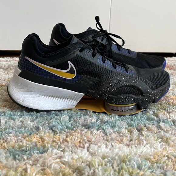 Nike, Air zoom, HIIT sneaks, women’s size 9 - Picture 2 of 4